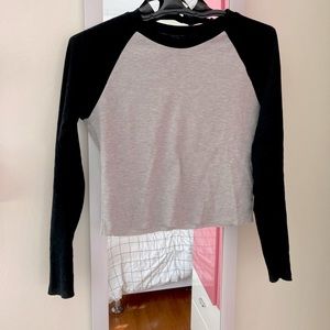 Forever 21 cropped long sleeve knit black and heather grey top